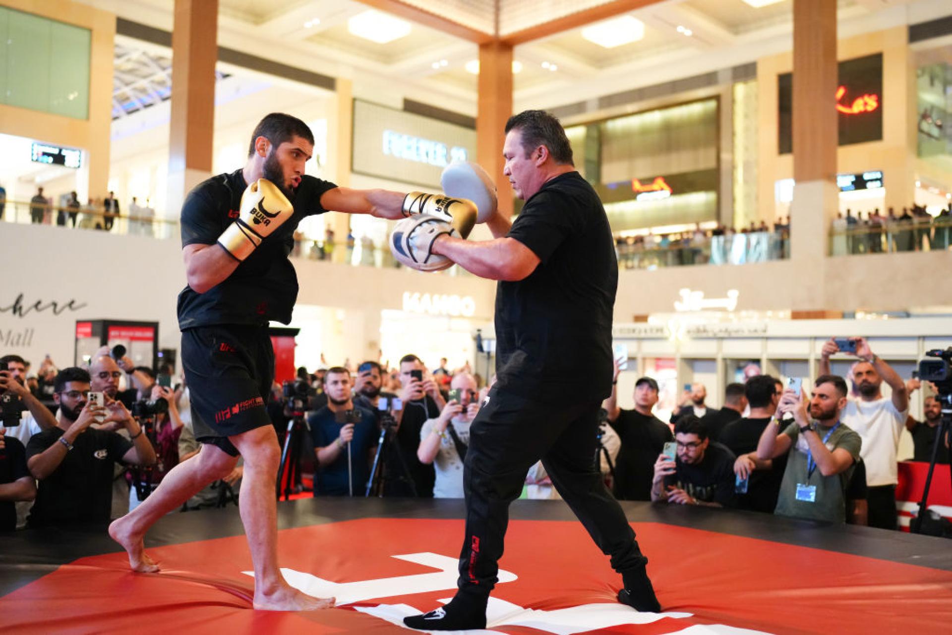 Хавьер Мендес: «Ислам Махачев может стать трехкратным чемпионом UFC»