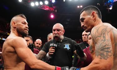 Стали известны гонорары Макгрегора и Холлоуэя после UFC 329